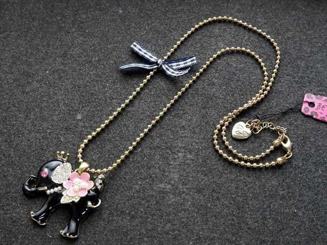 新品ゴスロリ姫系ゾウぞう象さんネックレスBETSEY JOHNSON < 女性アクセサリー/時計  新品ゴスロリ姫系ゾウぞう象さんネックレスBETSEY JOHNSON  < 女性アクセサリー/時計の