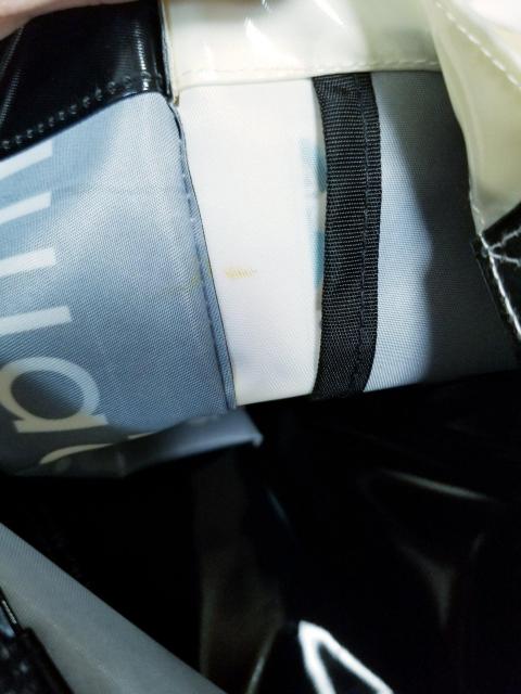 DISNEY RESORT Imagining 実写 総キャラクター エナメル トートバッグ 激レア ディズニー < 女性ファッション  DISNEY RESORT Imagining 実写 総キャラクター エナメル トートバッグ 激レア ディズニー < 女性ファッションの