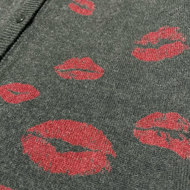 ヒステリックグラマー リップ柄 七分袖 変形 ニット カーディガン < 女性ファッション ヒステリックグラマー リップ柄 七分袖 変形 ニット カーディガン < 女性ファッションの