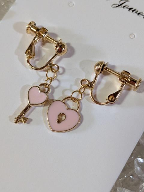 *HM*『鍵とハート』☆イヤリング☆ネジバネ式 < 女性ファッション  *HM*『鍵とハート』☆イヤリング☆ネジバネ式  < 女性ファッションの