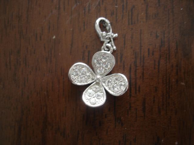 ★プラスヴァンドーム クローバーデザインネックレス★新品!クローゼット整理価格! < ブランド ★プラスヴァンドーム クローバーデザインネックレス★新品!クローゼット整理価格! < ブランドの