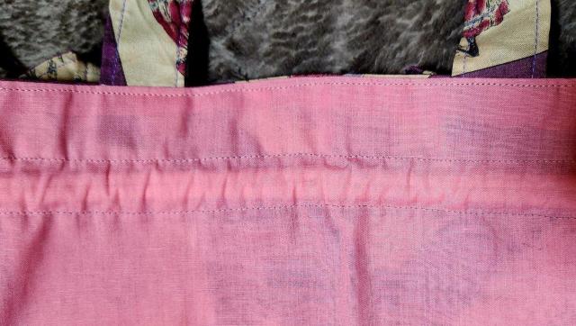 ���F���n�ɂ����ȉ������l�`���̋В��o�b�N�ł��B �� �y�b�g/��|/���|�� 