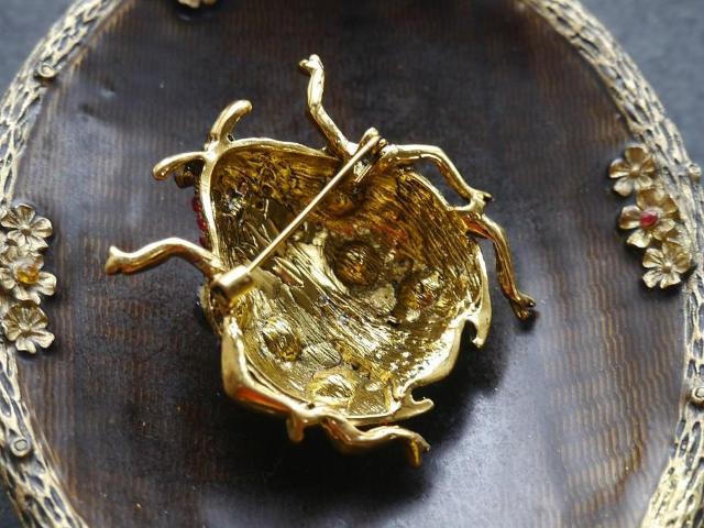 新品 アンティーク調きらきら赤系ストーンてんとう虫ブローチ ヴィンテージ風 クラシック ヴィクトリアン 大きめ テントウムシ < 女性アクセサリー/時計  新品 アンティーク調きらきら赤系ストーンてんとう虫ブローチ ヴィンテージ風 クラシック ヴィクトリアン 大きめ テントウムシ < 女性アクセサリー/時計の