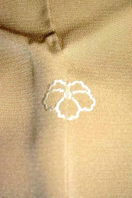 【最高級】新品同様 金彩 金駒シシュウ シシュウ しだれ柳に花 1つ紋 付下げ 身丈158cm 裄丈62.5cm T3408 < 女性ファッション  【最高級】新品同様 金彩 金駒シシュウ シシュウ しだれ柳に花 1つ紋 付下げ 身丈158cm 裄丈62.5cm T3408 < 女性ファッションの