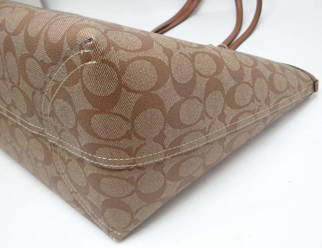 COACH コーチ F36658 シグネチャー PVC リバーシブル ショルダートートバッグ ポーチ付 ブラウン<美品> < ブランド COACH コーチ F36658 シグネチャー PVC リバーシブル ショルダートートバッグ ポーチ付 ブラウン<美品> < ブランドの