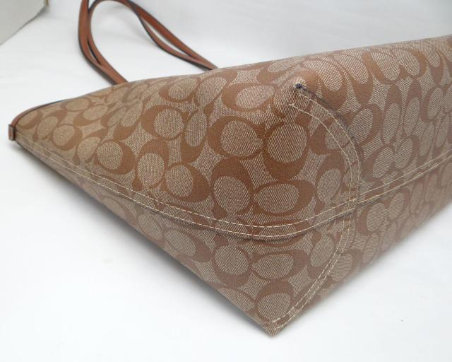 COACH コーチ F36658 シグネチャー PVC リバーシブル ショルダートートバッグ ポーチ付 ブラウン<美品> < ブランド COACH コーチ F36658 シグネチャー PVC リバーシブル ショルダートートバッグ ポーチ付 ブラウン<美品> < ブランドの