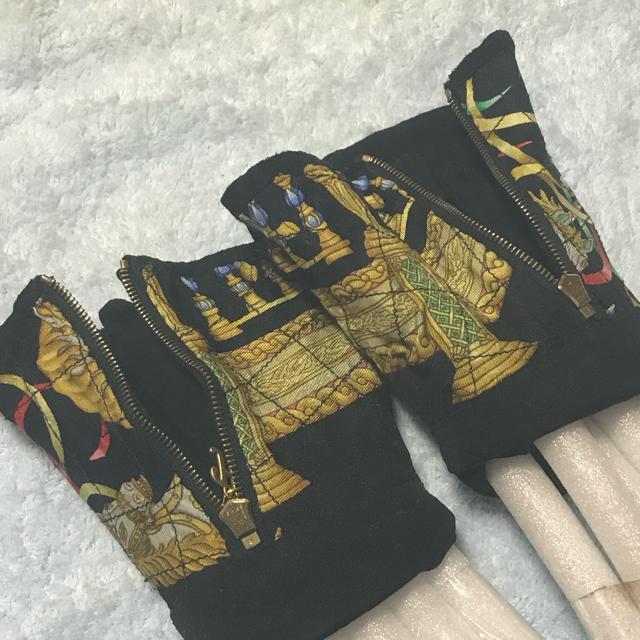 正規品 エルメス 高級レザーグローブ  ブラック 裏スカーフ柄 7 良品 < ブランド  正規品 エルメス 高級レザーグローブ  ブラック 裏スカーフ柄 7 良品 < ブランドの