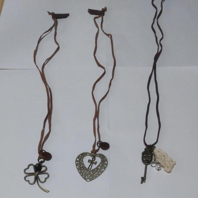 値下げ★新品★h.k.cネックレス3本セット★革★ナチュラル系★チョーカー★ホークカンパニーレザー < 女性アクセサリー/時計  値下げ★新品★h.k.cネックレス3本セット★革★ナチュラル系★チョーカー★ホークカンパニーレザー  < 女性アクセサリー/時計の