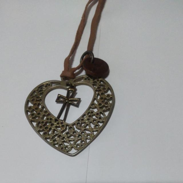 値下げ★新品★h.k.cネックレス3本セット★革★ナチュラル系★チョーカー★ホークカンパニーレザー < 女性アクセサリー/時計  値下げ★新品★h.k.cネックレス3本セット★革★ナチュラル系★チョーカー★ホークカンパニーレザー < 女性アクセサリー/時計の