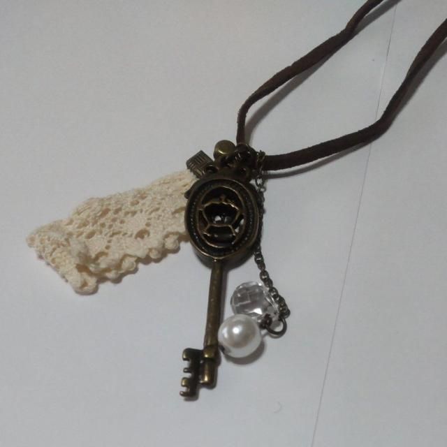 値下げ★新品★h.k.cネックレス3本セット★革★ナチュラル系★チョーカー★ホークカンパニーレザー < 女性アクセサリー/時計  値下げ★新品★h.k.cネックレス3本セット★革★ナチュラル系★チョーカー★ホークカンパニーレザー < 女性アクセサリー/時計の