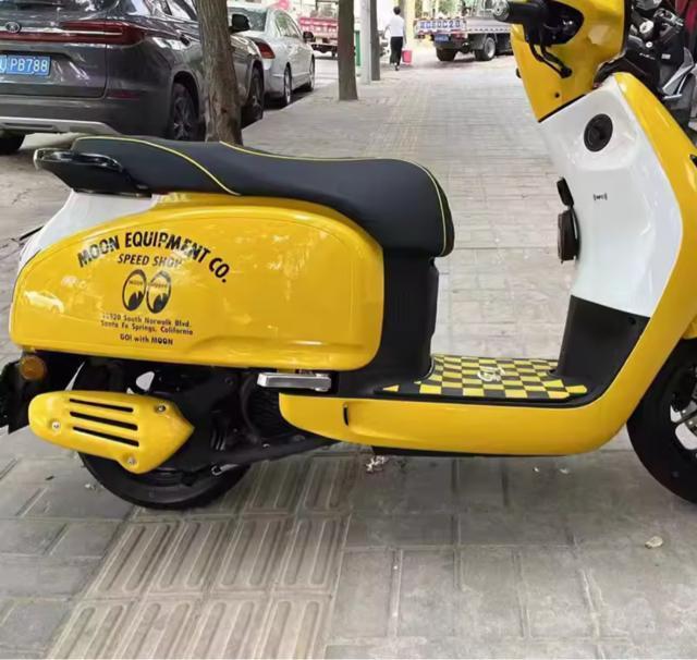 新品 MOONEYES 転写ステッカー 30cmx21cm ムーンアイズ ブラック < 自動車/バイク 新品 MOONEYES 転写ステッカー 30cmx21cm ムーンアイズ ブラック < 自動車/バイク