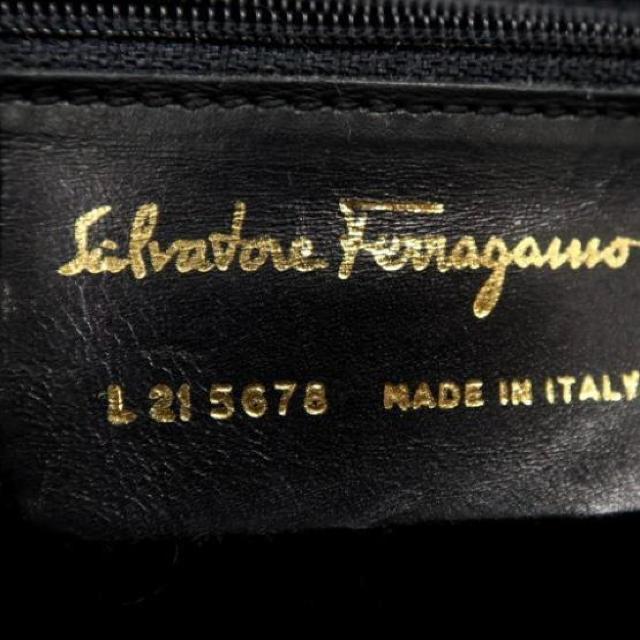Salvatore Ferragamo �t�F���K�� ���@�����{�� �J�[�t ���U�[ �V�����_�[�o�b�O �u���E�� �S�[���h���� �� �u�����h�� 