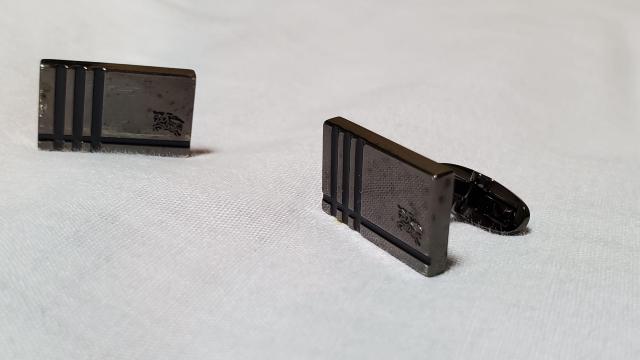 正規 バーバリーBL アイコンロゴ メタルブラックカフス ラインアートノバチェック カフリンクス ボタン グラマラスカラー 付属有 < ブランド  正規 バーバリーBL アイコンロゴ メタルブラックカフス ラインアートノバチェック カフリンクス ボタン グラマラスカラー 付属有 < ブランドの