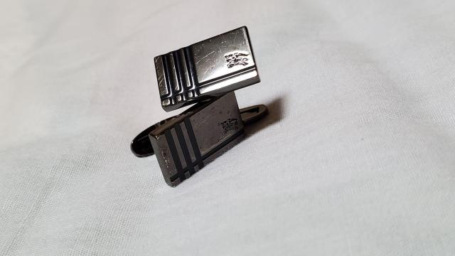 正規 バーバリーBL アイコンロゴ メタルブラックカフス ラインアートノバチェック カフリンクス ボタン グラマラスカラー 付属有 < ブランド  正規 バーバリーBL アイコンロゴ メタルブラックカフス ラインアートノバチェック カフリンクス ボタン グラマラスカラー 付属有 < ブランドの