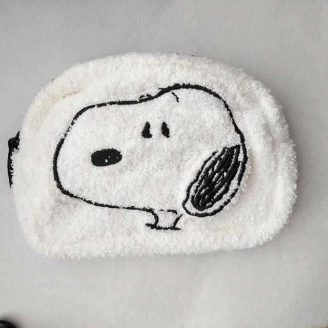 SNOOPY スヌーピー ふわふわ フェイスポーチ MIUSE 4月号 新品・未使用・未開封品 < アニメ/コミック/キャラクター  SNOOPY スヌーピー ふわふわ フェイスポーチ MIUSE 4月号 新品・未使用・未開封品  < アニメ/コミック/キャラクターの