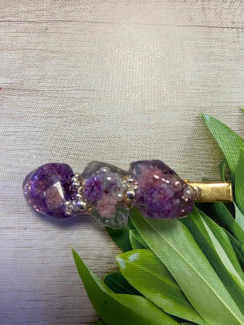ハンドメイド レジンで作った鉱石のヘアクリップ パープル系 ドライフラワー(かすみ草) < 女性ファッション  ハンドメイド レジンで作った鉱石のヘアクリップ パープル系 ドライフラワー(かすみ草)  < 女性ファッションの