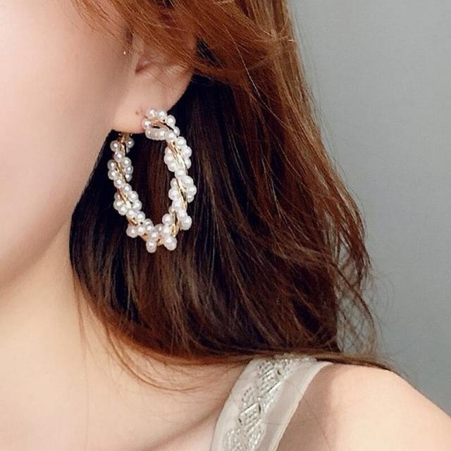 定価3,300円【新品未使用】エレガント パールフープピアス●ゴールド●リングピアス < 女性アクセサリー/時計  定価3,300円【新品未使用】エレガント パールフープピアス●ゴールド●リングピアス < 女性アクセサリー/時計の