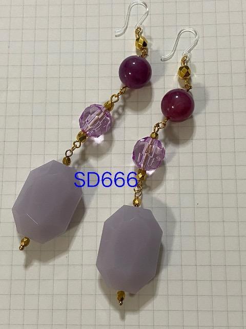 【樹脂ピアス】パープル色アクリルビーズのピアス < 女性アクセサリー/時計  【樹脂ピアス】パープル色アクリルビーズのピアス < 女性アクセサリー/時計の