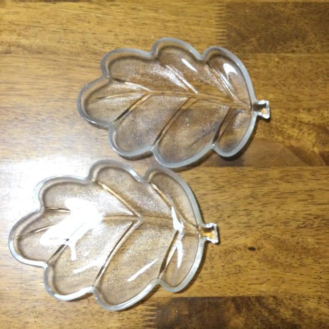 葉っぱのデザインのお皿 2枚 < インテリア/ライフ  葉っぱのデザインのお皿 2枚  < インテリア/ライフの