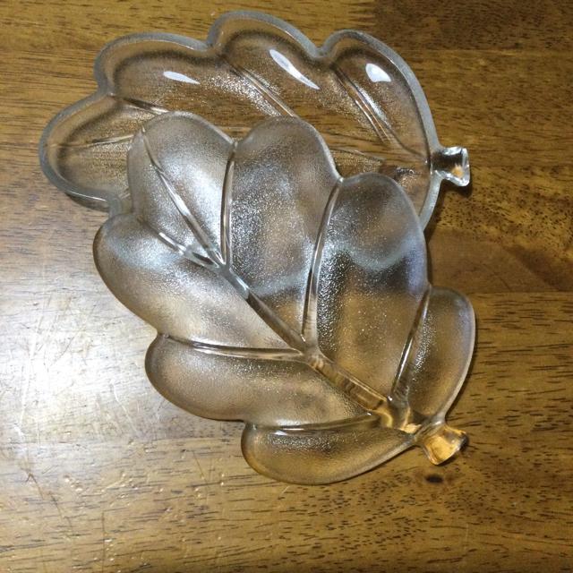 葉っぱのデザインのお皿 2枚 < インテリア/ライフ  葉っぱのデザインのお皿 2枚 < インテリア/ライフの