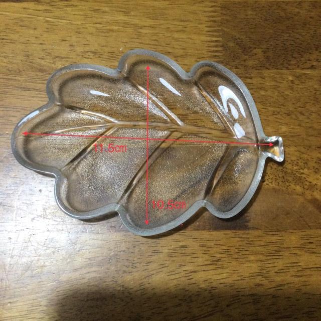 葉っぱのデザインのお皿 2枚 < インテリア/ライフ  葉っぱのデザインのお皿 2枚 < インテリア/ライフの