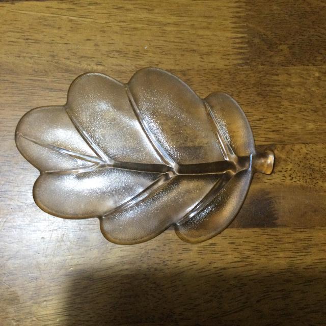 葉っぱのデザインのお皿 2枚 < インテリア/ライフ  葉っぱのデザインのお皿 2枚 < インテリア/ライフの