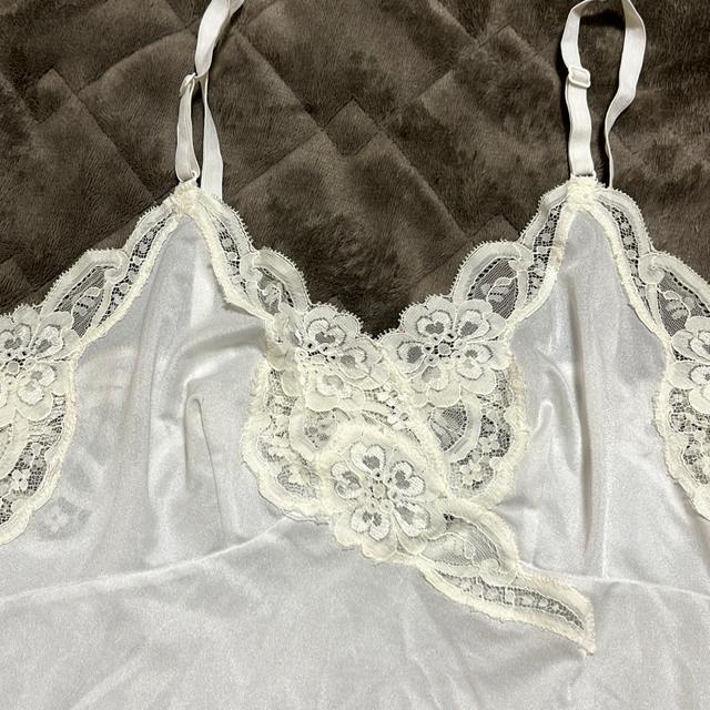 ☆☆☆タンス整理品 衣類 おまとめOK ホームクリーニング済み キャミソール クリーム系 バスト85 ◎ < 女性ファッション  ☆☆☆タンス整理品 衣類 おまとめOK ホームクリーニング済み キャミソール クリーム系 バスト85 ◎ < 女性ファッションの