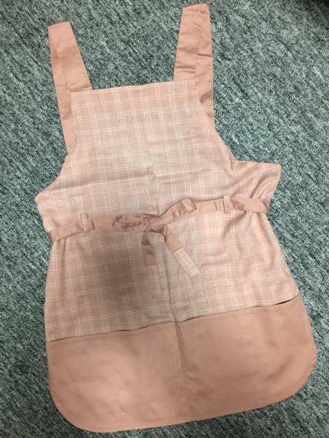 ピンクのスタイリッシュチェックエプロン 前で結ぶタイプ < インテリア/ライフ  ピンクのスタイリッシュチェックエプロン 前で結ぶタイプ  < インテリア/ライフの