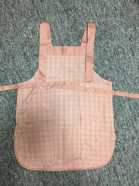 ピンクのスタイリッシュチェックエプロン 前で結ぶタイプ < インテリア/ライフ  ピンクのスタイリッシュチェックエプロン 前で結ぶタイプ < インテリア/ライフの