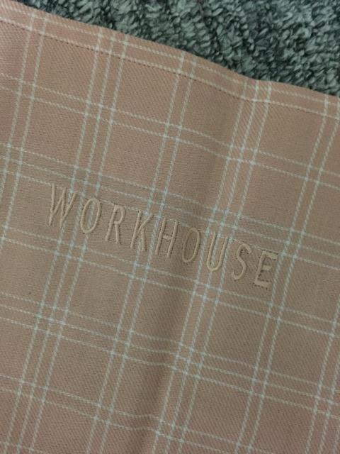 ピンクのスタイリッシュチェックエプロン 前で結ぶタイプ < インテリア/ライフ  ピンクのスタイリッシュチェックエプロン 前で結ぶタイプ < インテリア/ライフの