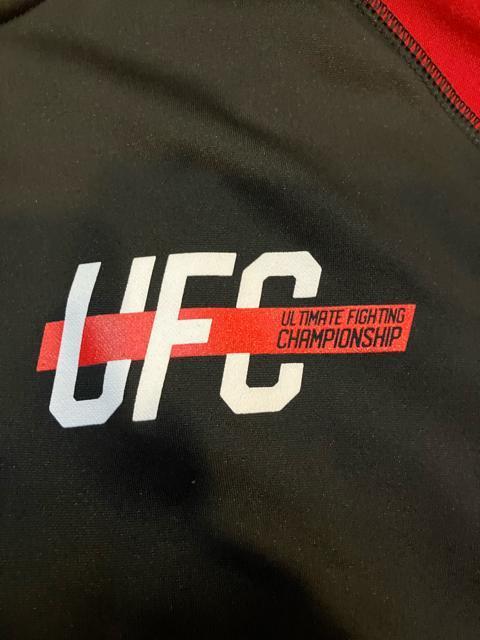 INDEPENDENT UFC 総合格闘技 大きいsize 3Xプルオーバー赤黒 < 男性ファッション  INDEPENDENT UFC 総合格闘技 大きいsize 3Xプルオーバー赤黒 < 男性ファッションの