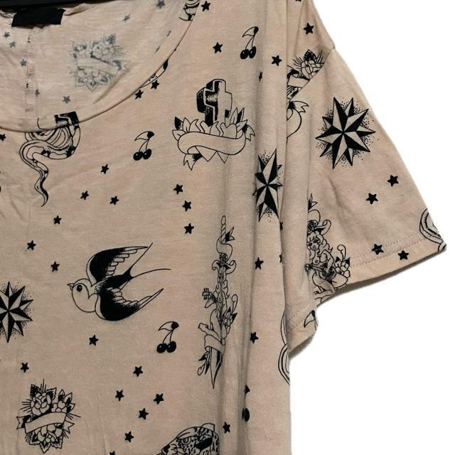 G.V.G.V. tatoo 総柄 半袖 オーバーサイズ カットソー < 女性ファッション G.V.G.V. tatoo 総柄 半袖 オーバーサイズ カットソー < 女性ファッションの