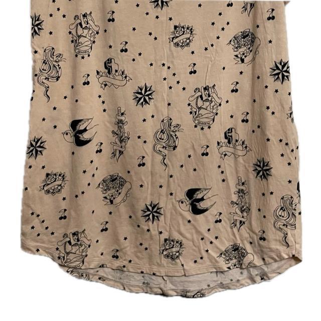 G.V.G.V. tatoo 総柄 半袖 オーバーサイズ カットソー < 女性ファッション G.V.G.V. tatoo 総柄 半袖 オーバーサイズ カットソー < 女性ファッションの