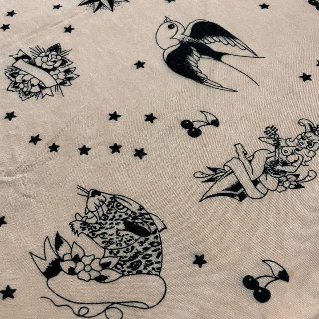 G.V.G.V. tatoo 総柄 半袖 オーバーサイズ カットソー < 女性ファッション G.V.G.V. tatoo 総柄 半袖 オーバーサイズ カットソー < 女性ファッションの