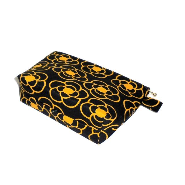 【19p幅】◆黄色カメリア×黒地◆ファスナーポーチ < 女性ファッション 【19p幅】◆黄色カメリア×黒地◆ファスナーポーチ < 女性ファッションの
