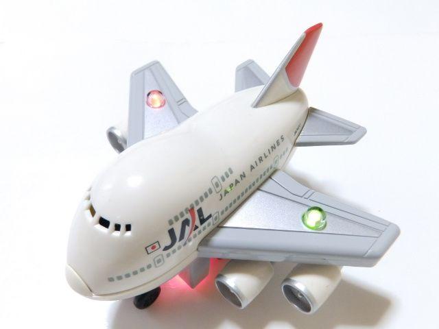 描いた黒線の上を飛行機が走る♪ライト点滅走行光センサージャンボ < おもちゃ 描いた黒線の上を飛行機が走る♪ライト点滅走行光センサージャンボ < おもちゃの