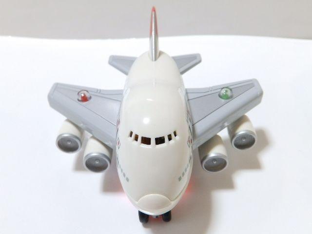 描いた黒線の上を飛行機が走る♪ライト点滅走行光センサージャンボ < おもちゃ 描いた黒線の上を飛行機が走る♪ライト点滅走行光センサージャンボ < おもちゃの