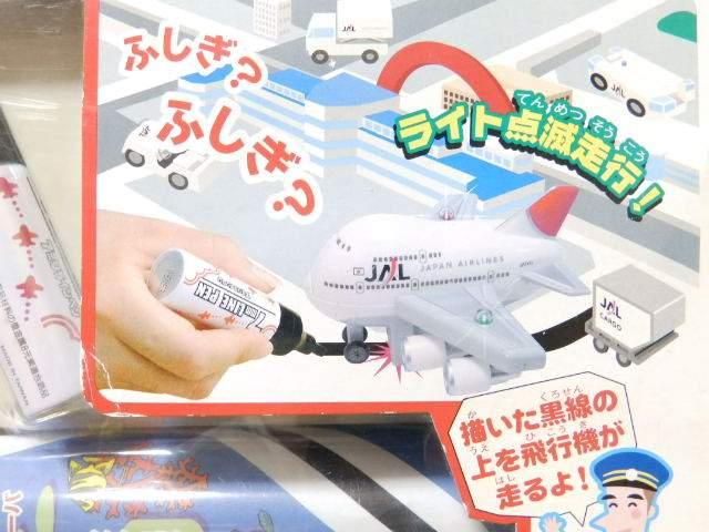描いた黒線の上を飛行機が走る♪ライト点滅走行光センサージャンボ < おもちゃ 描いた黒線の上を飛行機が走る♪ライト点滅走行光センサージャンボ < おもちゃの