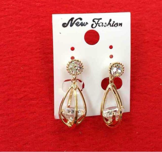CZ ティア型ピアス < 女性アクセサリー/時計  CZ ティア型ピアス  < 女性アクセサリー/時計の