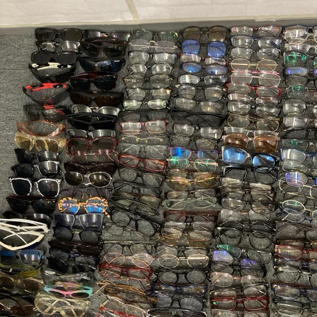 即決 眼鏡 メガネ めがね サングラス 300個 まとめ売り < 男性ファッション  即決 眼鏡 メガネ めがね サングラス 300個 まとめ売り < 男性ファッションの