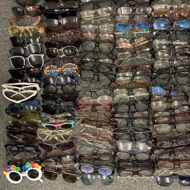 即決 眼鏡 メガネ めがね サングラス 300個 まとめ売り < 男性ファッション  即決 眼鏡 メガネ めがね サングラス 300個 まとめ売り < 男性ファッションの