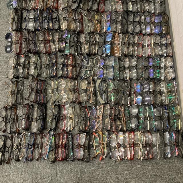 即決 眼鏡 メガネ めがね サングラス 300個 まとめ売り < 男性ファッション  即決 眼鏡 メガネ めがね サングラス 300個 まとめ売り < 男性ファッションの