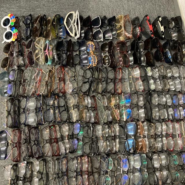 即決 眼鏡 メガネ めがね サングラス 300個 まとめ売り < 男性ファッション  即決 眼鏡 メガネ めがね サングラス 300個 まとめ売り < 男性ファッションの