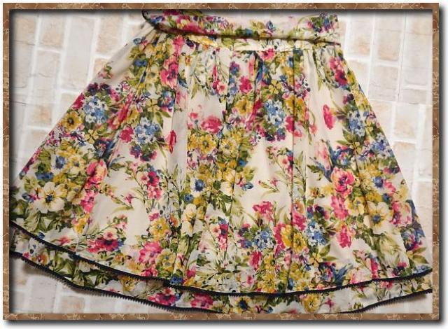 レストローズ リボン付き花柄スカート オフホワイト < ブランド レストローズ リボン付き花柄スカート オフホワイト < ブランドの