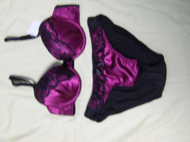 光沢ワインレッドとレース使いB75Mワイヤー入り < 女性ファッション  光沢ワインレッドとレース使いB75Mワイヤー入り  < 女性ファッションの