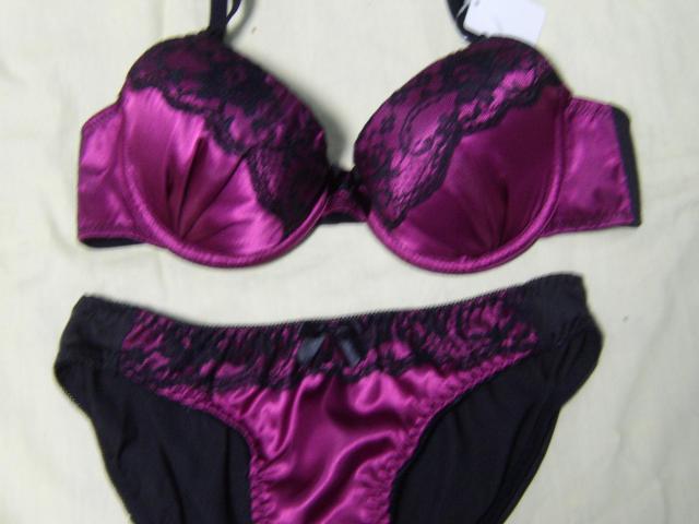 光沢ワインレッドとレース使いB75Mワイヤー入り < 女性ファッション  光沢ワインレッドとレース使いB75Mワイヤー入り < 女性ファッションの