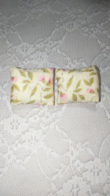 シルバニアファミリー花柄クッション白ホワイトミニチュアDollドールハウス人形 < おもちゃ シルバニアファミリー花柄クッション白ホワイトミニチュアDollドールハウス人形 < おもちゃの