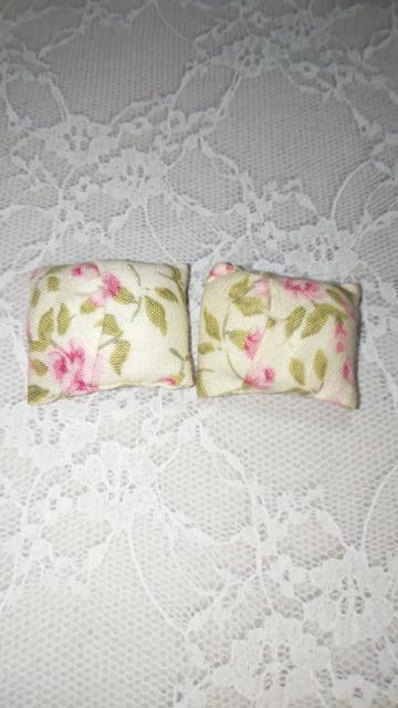 シルバニアファミリー花柄クッション白ホワイトミニチュアDollドールハウス人形 < おもちゃ シルバニアファミリー花柄クッション白ホワイトミニチュアDollドールハウス人形 < おもちゃの