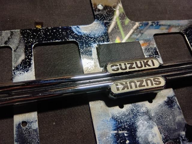 SUZUKI スズキ 純正 シルバーメッキナンバーフレーム ハスラー ラパン クロスビー アルト ワゴンR エブリイ等 2枚セット < 自動車/バイク SUZUKI スズキ 純正 シルバーメッキナンバーフレーム ハスラー ラパン クロスビー アルト ワゴンR エブリイ等 2枚セット < 自動車/バイク