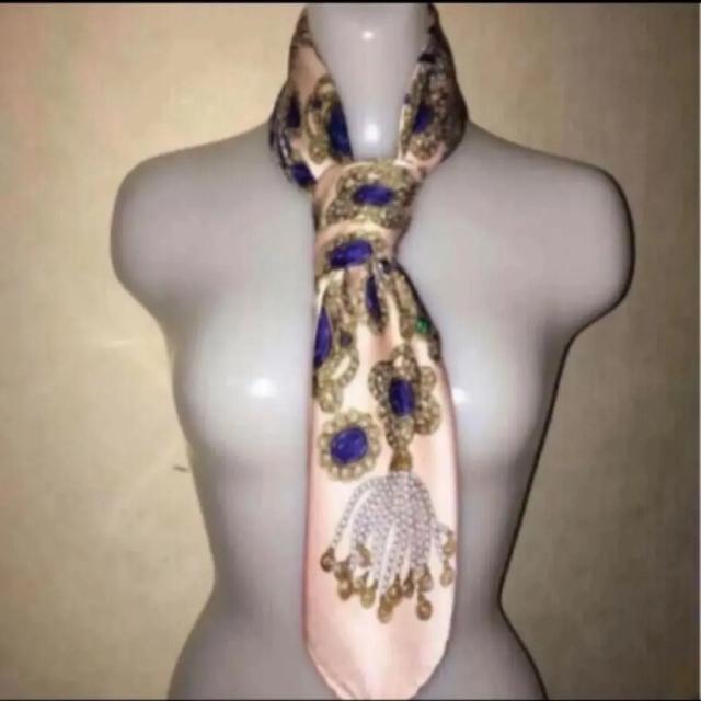 CHANEL シャネル シルクスカーフ 桜ピンク ジュエリー柄 シルク 宝石柄 < ブランド CHANEL シャネル シルクスカーフ 桜ピンク ジュエリー柄 シルク 宝石柄 < ブランドの